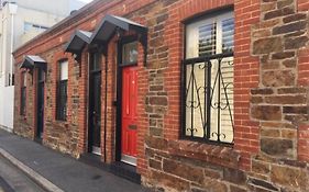 Modern Central China Town Home - Free Carpark